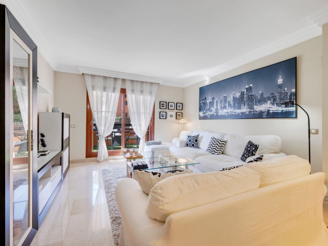 Apartamento con 3 Dormitorios  en Benahavís