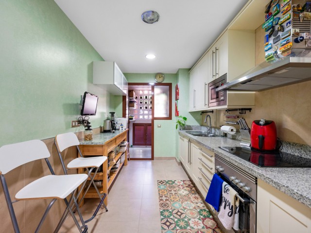 Apartamento con 3 Dormitorios  en Benahavís