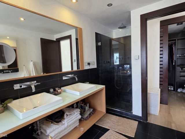 3 Bedrooms Apartment in Benahavís