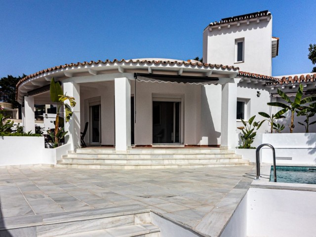 5 Bedrooms Villa in Benalmadena Costa