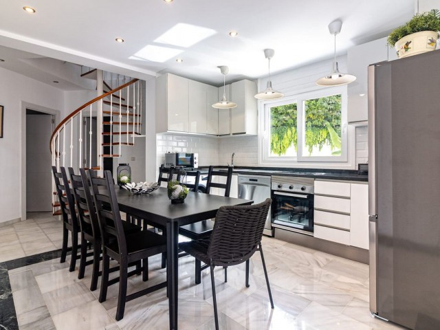 5 Bedrooms Villa in Benalmadena Costa