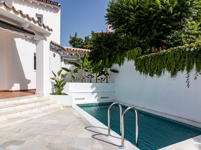 5 Bedrooms Villa in Benalmadena Costa