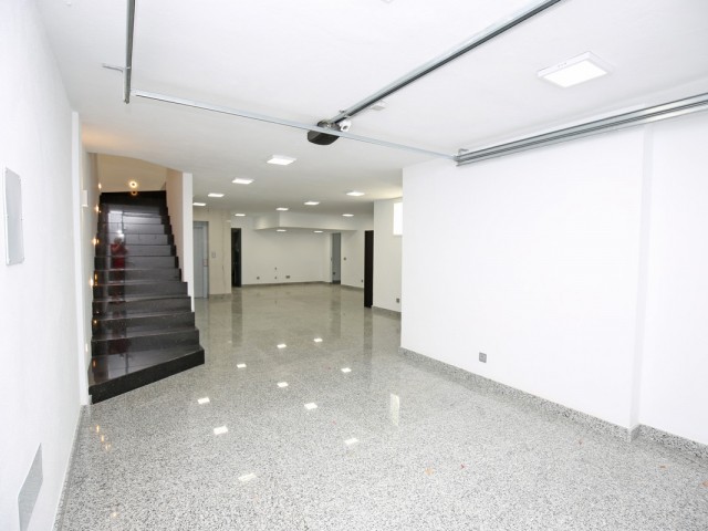 Maison mitoyenne avec 5 Chambres  à Nueva Andalucía