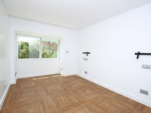 Maison mitoyenne avec 5 Chambres  à Nueva Andalucía