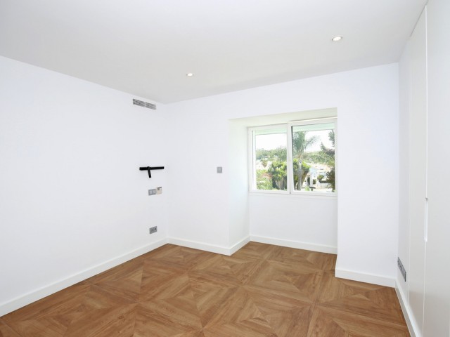 Maison mitoyenne avec 5 Chambres  à Nueva Andalucía