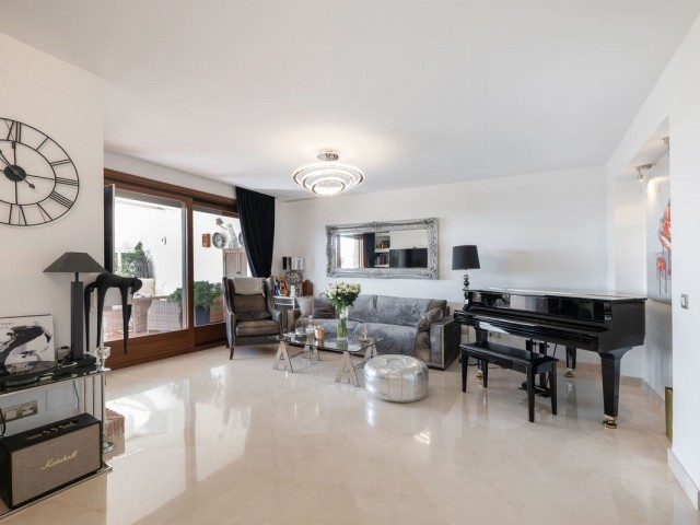 Maison mitoyenne avec 4 Chambres  à Benahavís