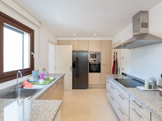 Maison mitoyenne avec 4 Chambres  à Benahavís