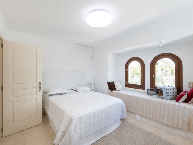 Maison mitoyenne avec 4 Chambres  à Benahavís