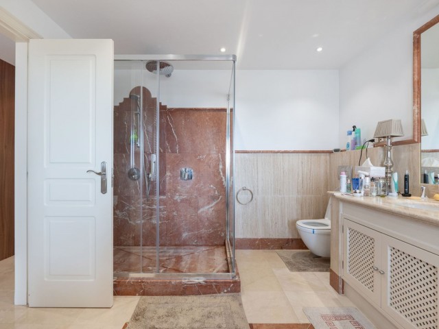 Maison mitoyenne avec 4 Chambres  à Benahavís