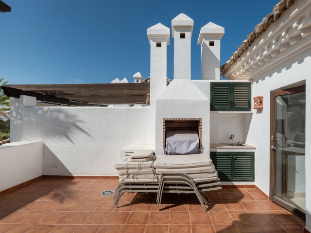 Maison mitoyenne avec 4 Chambres  à Benahavís
