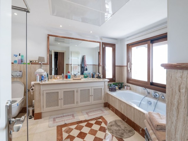 4 Slaapkamer Rijtjeshuis in Benahavís