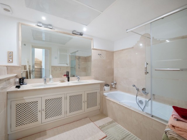 4 Slaapkamer Rijtjeshuis in Benahavís