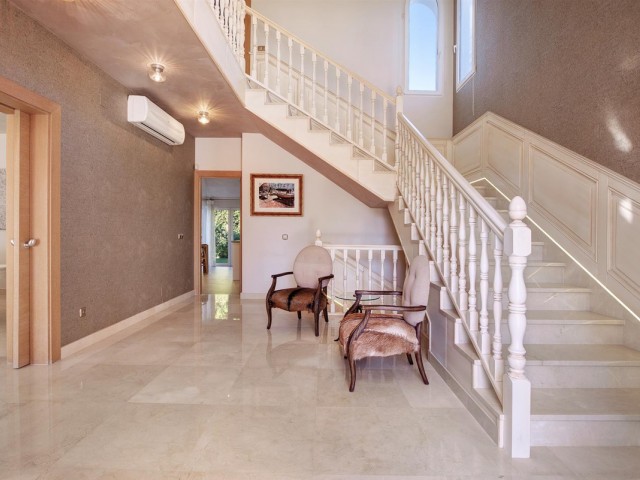6 Bedrooms Villa in Guadalmina Baja