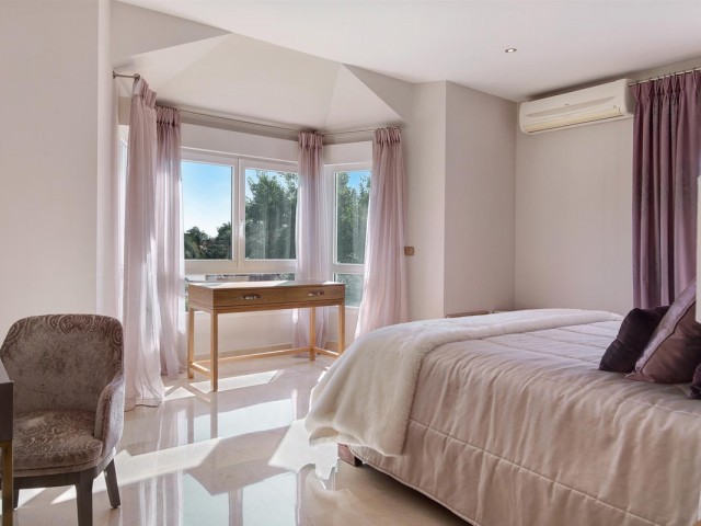 6 Bedrooms Villa in Guadalmina Baja