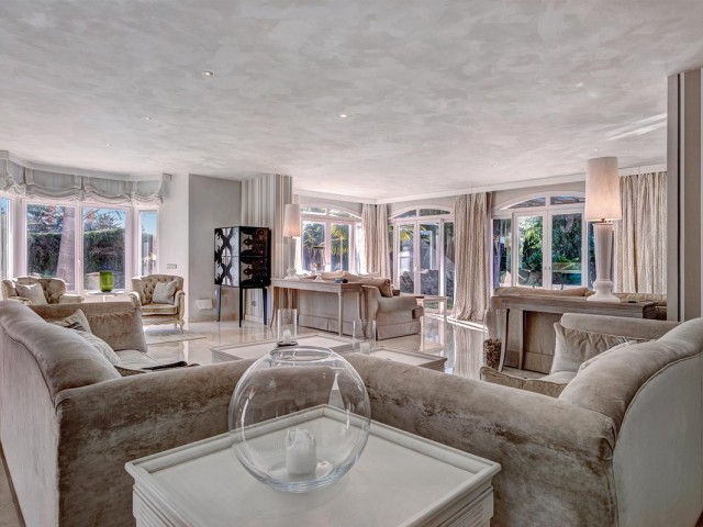 6 Bedrooms Villa in Guadalmina Baja