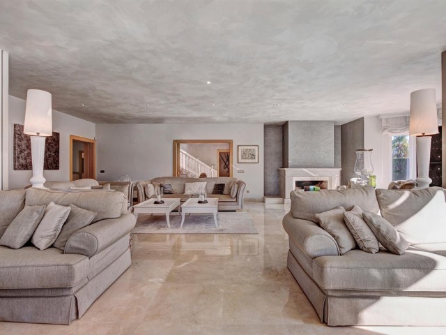 6 Bedrooms Villa in Guadalmina Baja