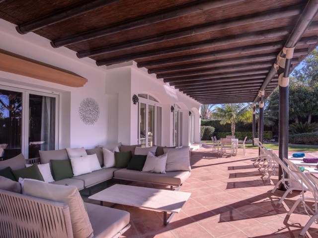 6 Bedrooms Villa in Guadalmina Baja