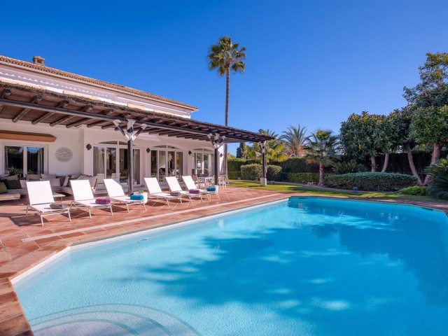 6 Bedrooms Villa in Guadalmina Baja