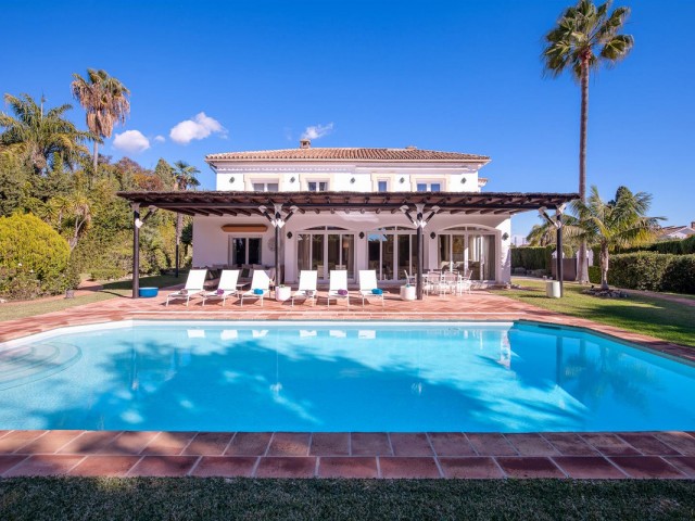 6 Bedrooms Villa in Guadalmina Baja