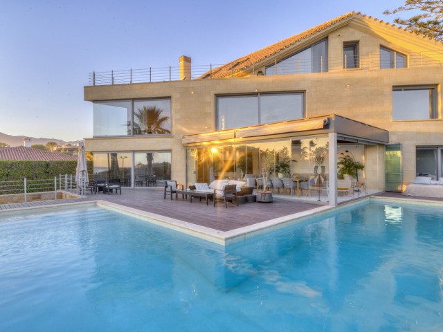 5 Bedrooms Villa in Marbella