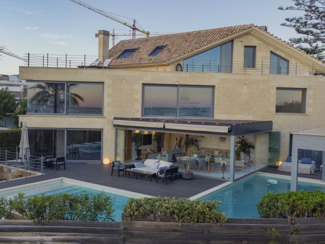 5 Bedrooms Villa in Marbella