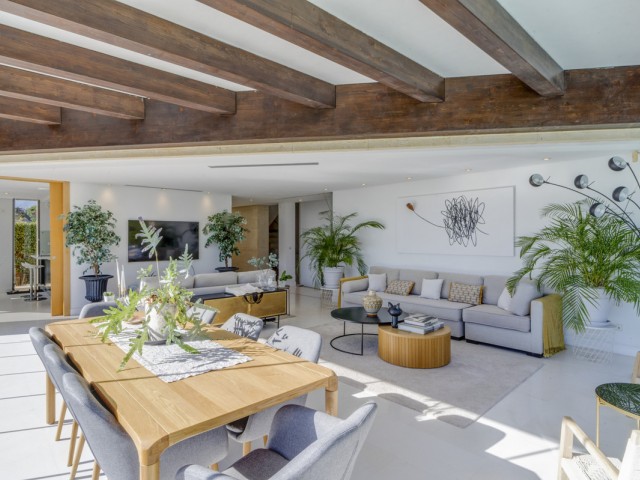 5 Bedrooms Villa in Marbella