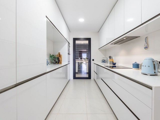 4 Bedrooms Apartment in Estepona