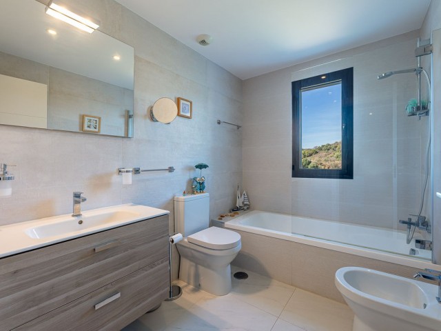 4 Bedrooms Apartment in Estepona