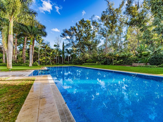 8 Bedrooms Villa in Guadalmina Baja