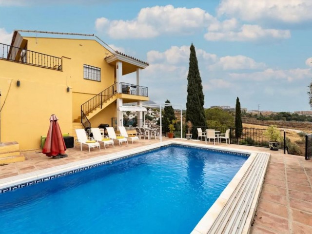 4 Bedrooms Villa in Mijas Costa