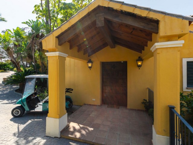 5 Bedrooms Villa in Benahavís