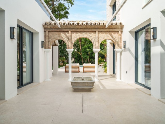 5 Bedrooms Villa in Nueva Andalucía