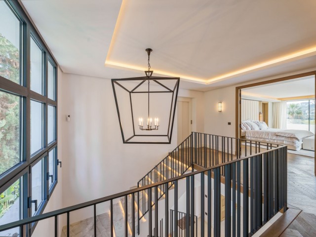 5 Bedrooms Villa in Nueva Andalucía