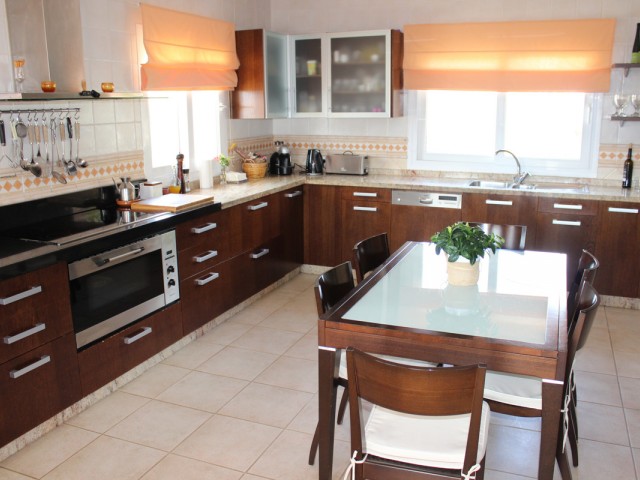 Villa avec 7 Chambres  à Artola