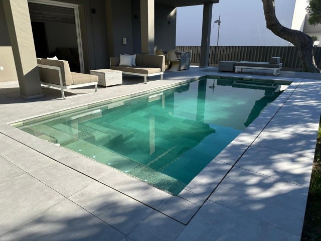 Villa avec 5 Chambres  à Elviria