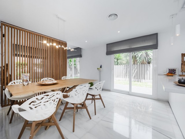 Villa avec 5 Chambres  à Elviria