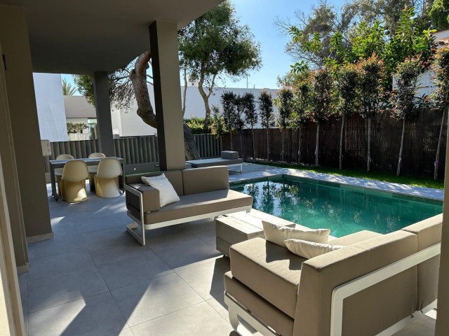 Villa avec 5 Chambres  à Elviria