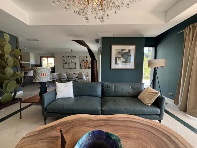 Villa avec 4 Chambres  à Elviria