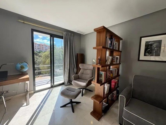 Villa avec 4 Chambres  à Elviria