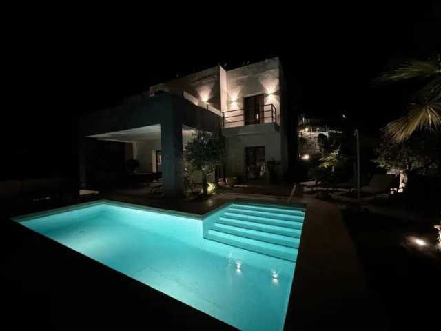 Villa avec 4 Chambres  à Elviria