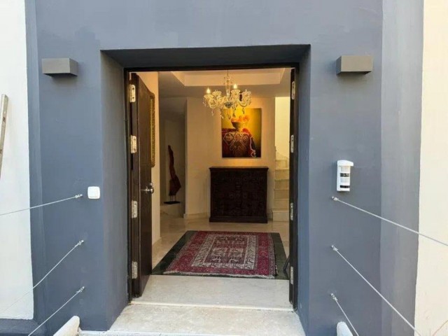 4 Sovrums Villa i Elviria