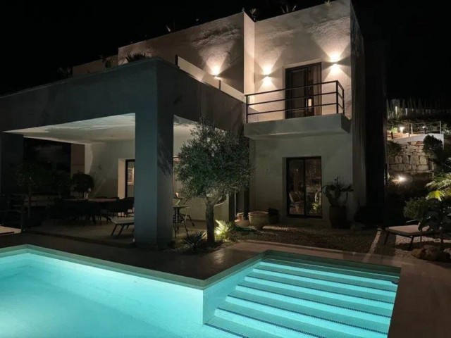 4 Sovrums Villa i Elviria