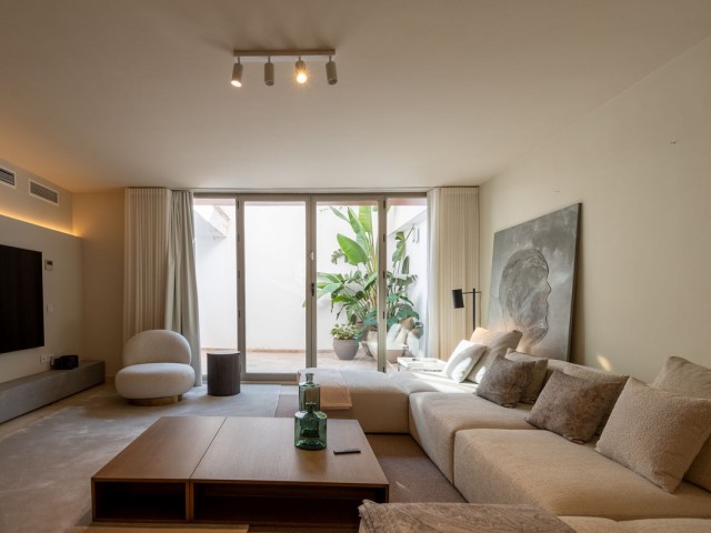 4 Bedrooms Villa in Benahavís