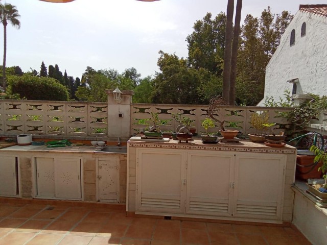 5 Bedrooms Townhouse in Marbella