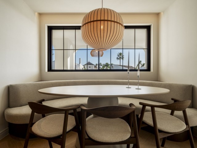 Villa avec 5 Chambres  à Nueva Andalucía