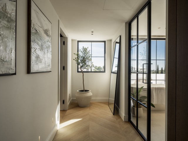 Villa avec 5 Chambres  à Nueva Andalucía