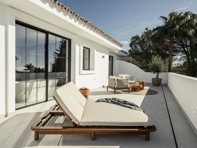 Villa avec 5 Chambres  à Nueva Andalucía