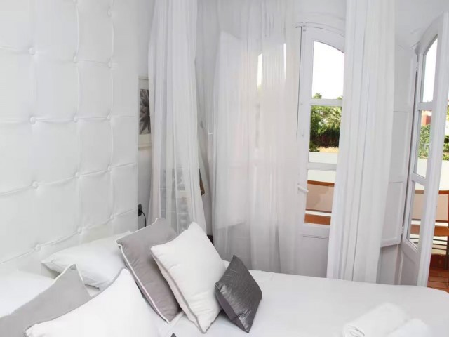 5 Bedrooms Townhouse in Nueva Andalucía