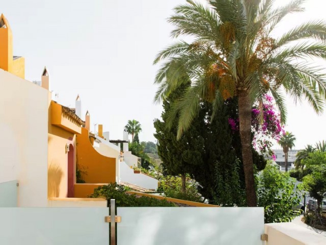 5 Bedrooms Townhouse in Nueva Andalucía