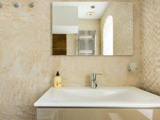 5 Bedrooms Townhouse in Nueva Andalucía